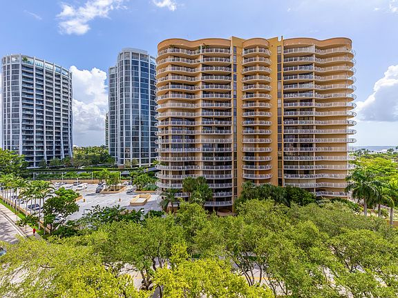 3rd image of 2901 S Bayshore Dr APT 8G