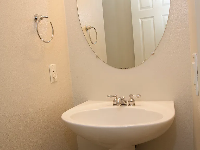 45349 Escalon St — Photo 21