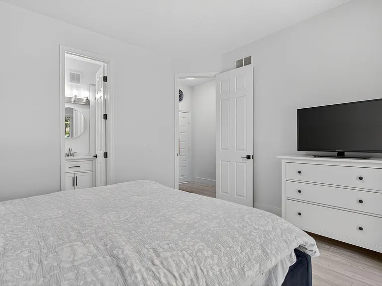 2457 NE 14th St #2457 — Photo 12