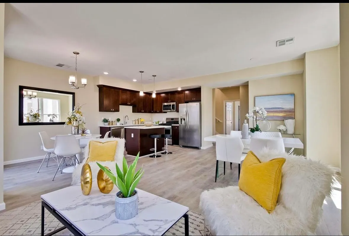 3 bed, 3.5 bath, 2023 sqft, $4,449 — Photo 3