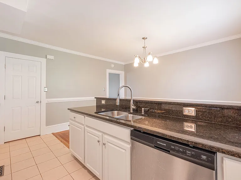 2606 Grayland Ave — Photo 10