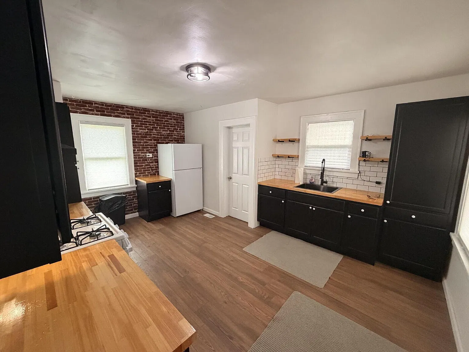 3142 W 33rd St Cleveland, OH 44109 — Photo 3