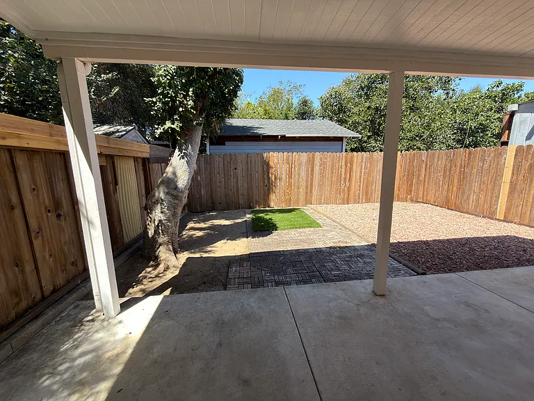418 E La Veta Ave — Photo 13