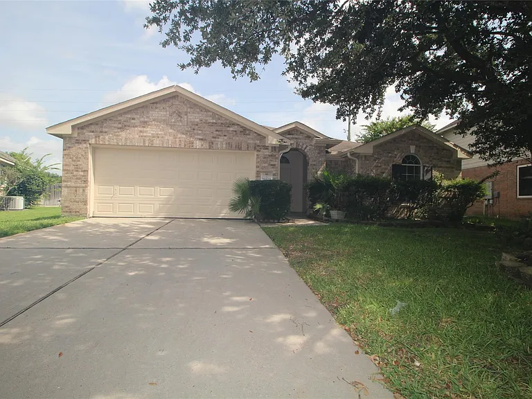18122 Cypress Valley Ln — Photo 1