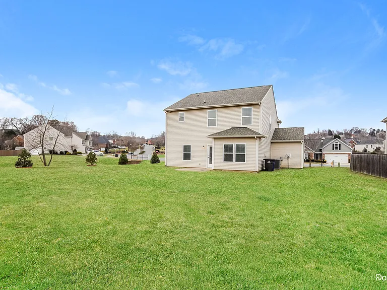 4394 Lochurst Dr — Photo 15