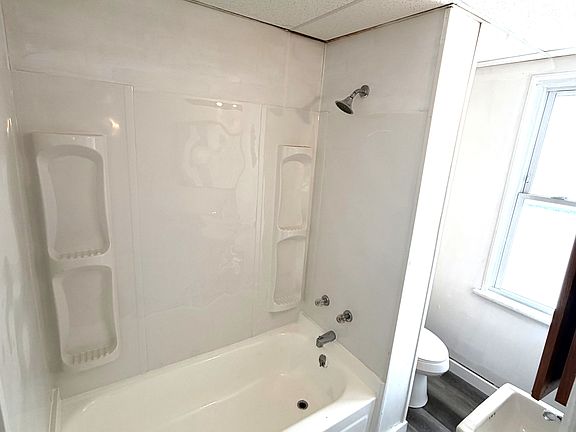 2nd image of 124 E 21st St #2