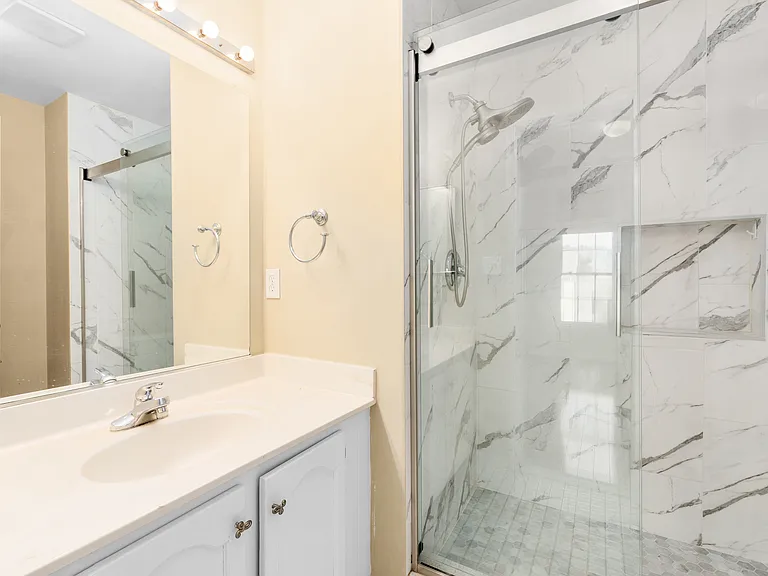 225 Lazy Hollow Dr — Photo 16