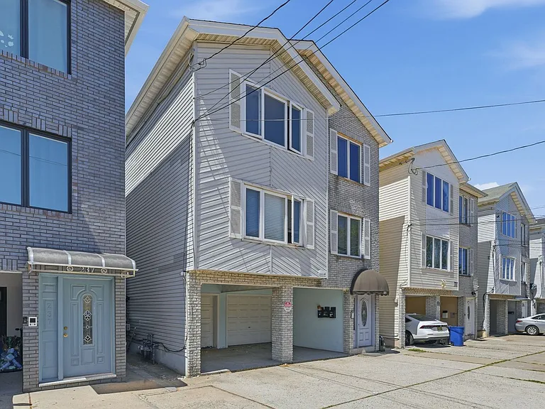 239 Terrace Ave #2 — Photo 2