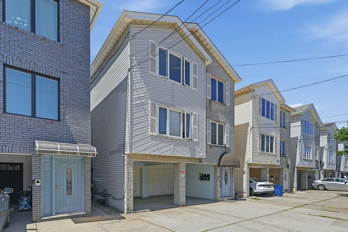 Building Photo - 239 Terrace Ave #2