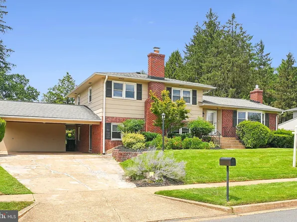 912 Fairway Dr NE, Vienna, VA 22180