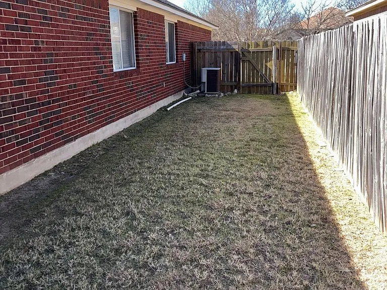 1403 Haley Gray Dr — Photo 31