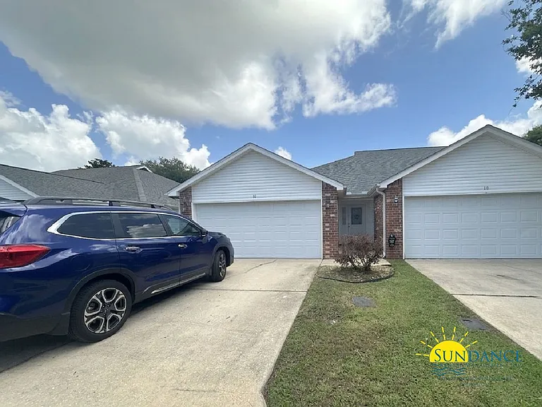 27 E Lane Dr — Photo 1