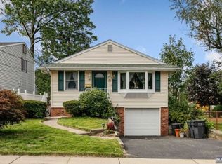 160 Harrington St, Bergenfield, NJ 07621