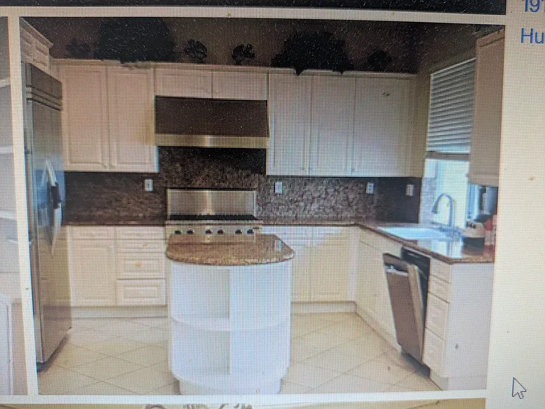 19103 Redford Ln — Photo 13