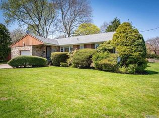 73 Harbor Hl, Port Washington, NY 11050