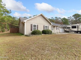 211 Britton Ln, Hubert, NC 28539