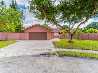 5570 SW 9th Ct, Pompano Beach, FL 33068