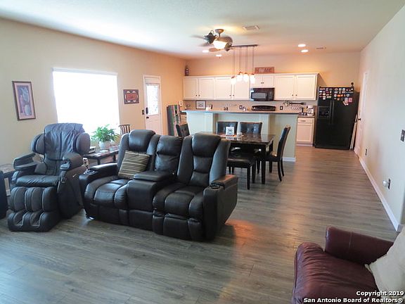 5th image of 301 Town Creek Way