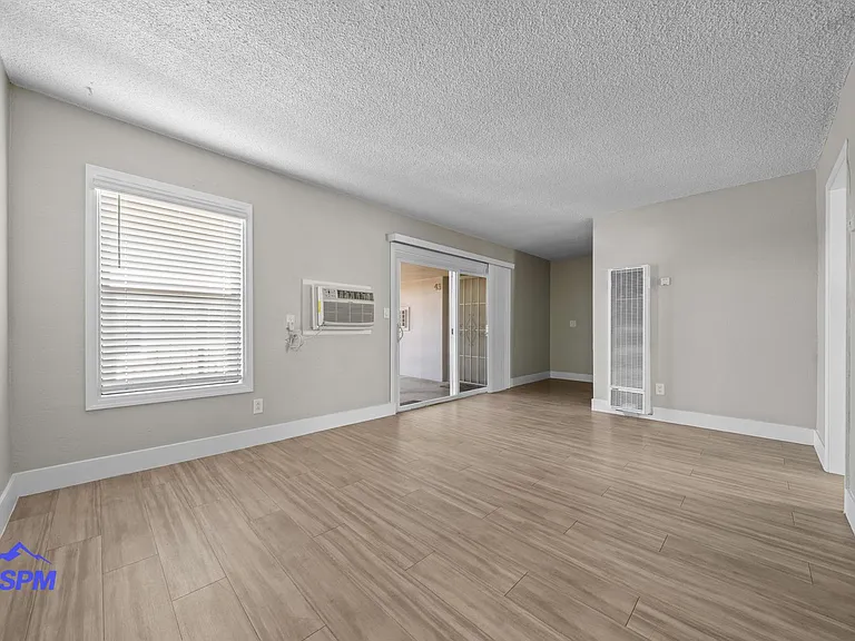 Willow Glen Apartments — Photo 11