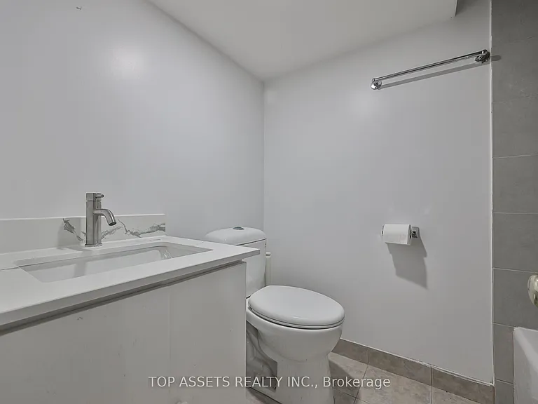 178 Royal Orchard Blvd #BASEMENT — Photo 16