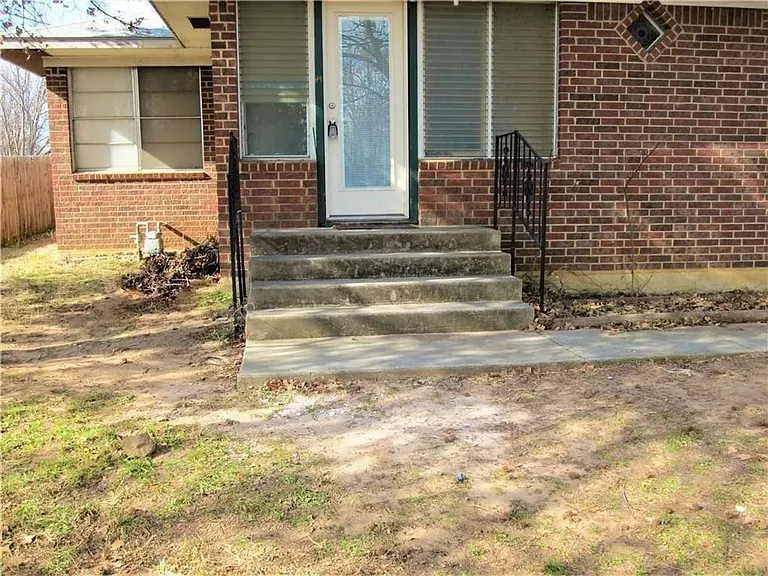 709 Jannie St — Photo 3
