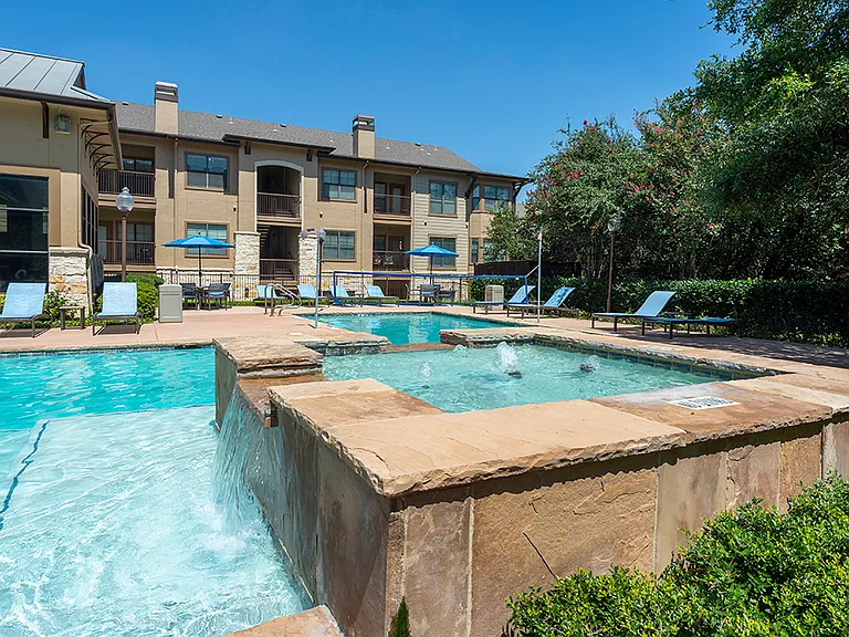 Vista Ridge Apartment Homes — Photo 9