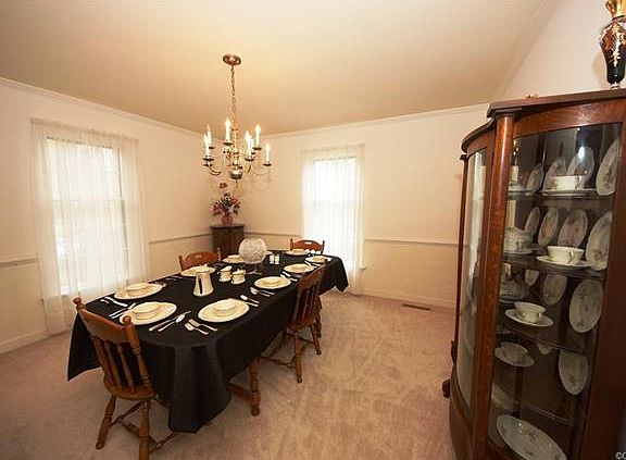 4th image of 8124 Surreywood Dr