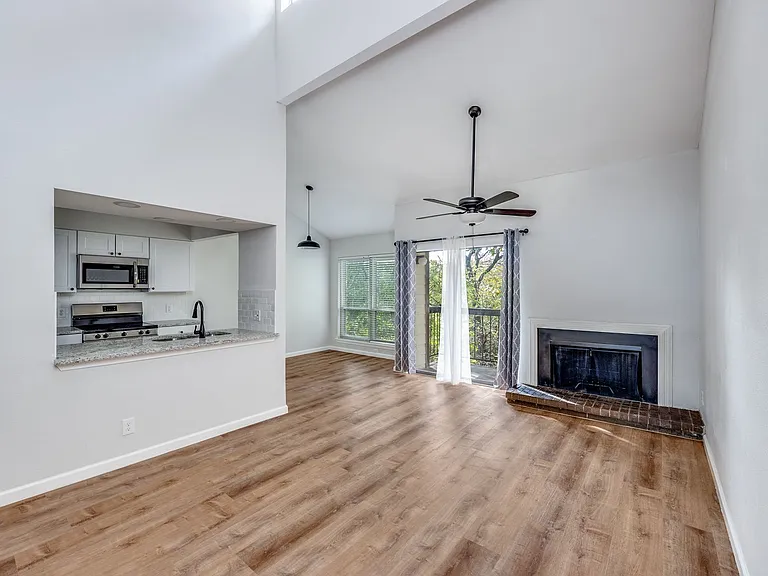 Creekside Condominumums — Photo 6