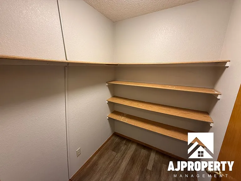 609 N Teton Dr — Photo 5
