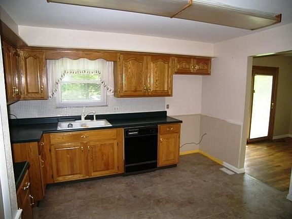 4th image of 6157 Teagarden Cir