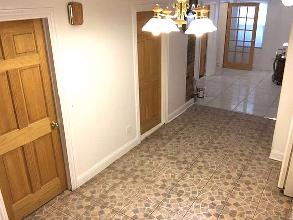 4th image of 2921 W Lyndale St #G