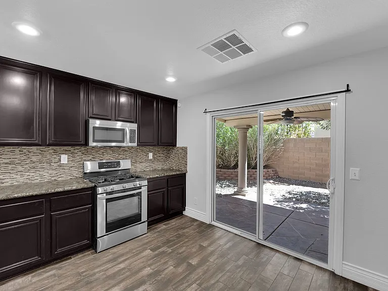 646 Monument Point St — Photo 19