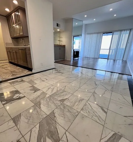 906 N Doheny Dr #512 — Photo 16