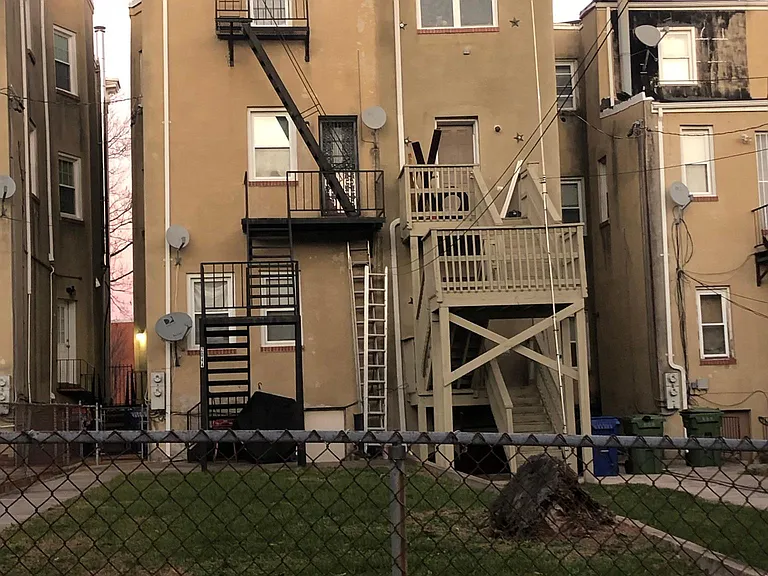 2044 Linden Ave #A — Photo 20