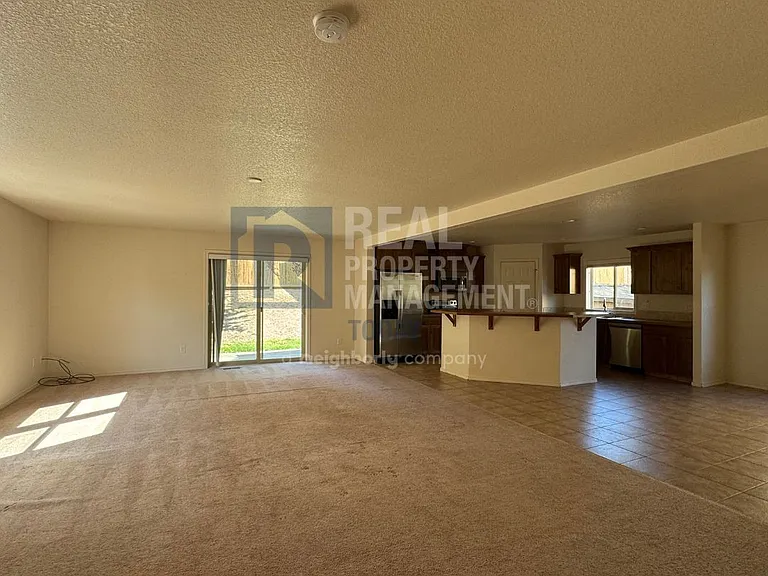 3611 Loren St NE — Photo 5