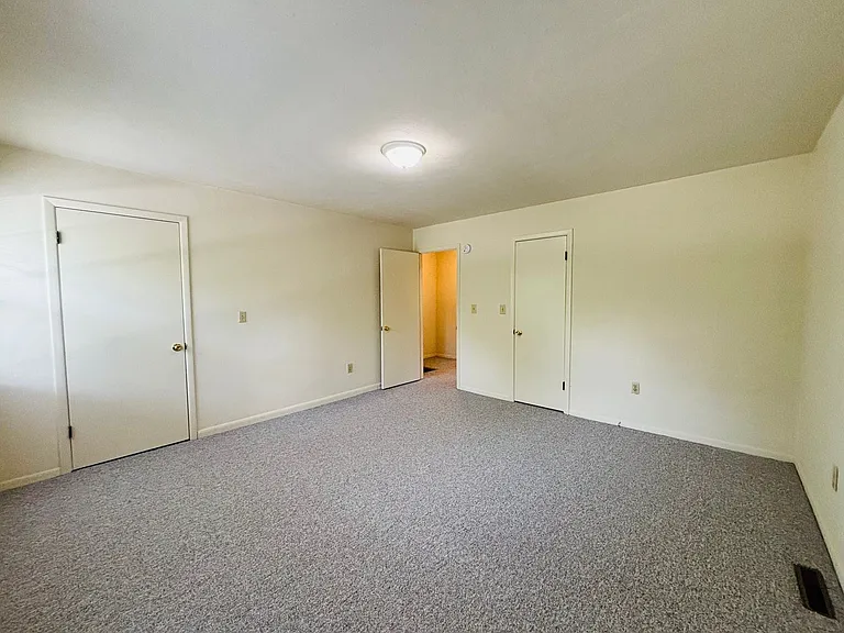 323 New Kent Rd — Photo 15