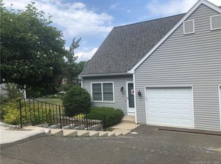 120 Prospect St APT 10, Ridgefield, CT 06877