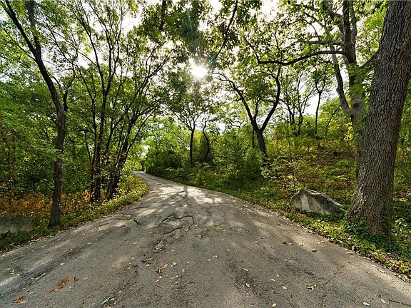 4th image of 8740 Canyon Dr