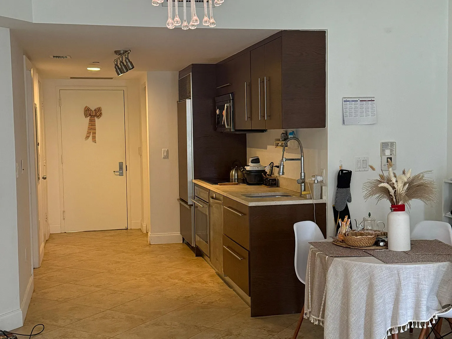 Studio, 598 sqft, $2,500 — Photo 2