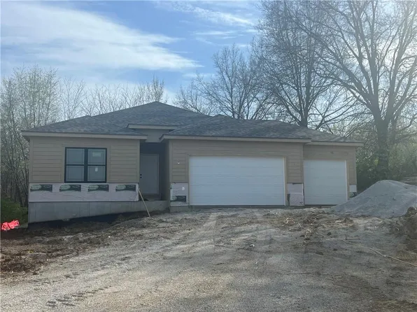 212 S Marimack Ct, Kearney, MO 64060