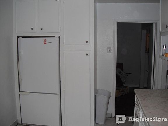 2nd image of 431 Glenmore St
