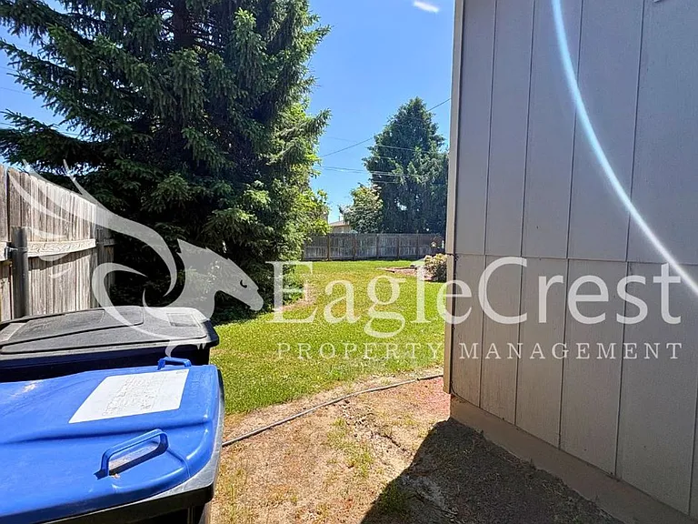 924 Shasta Dr — Photo 22