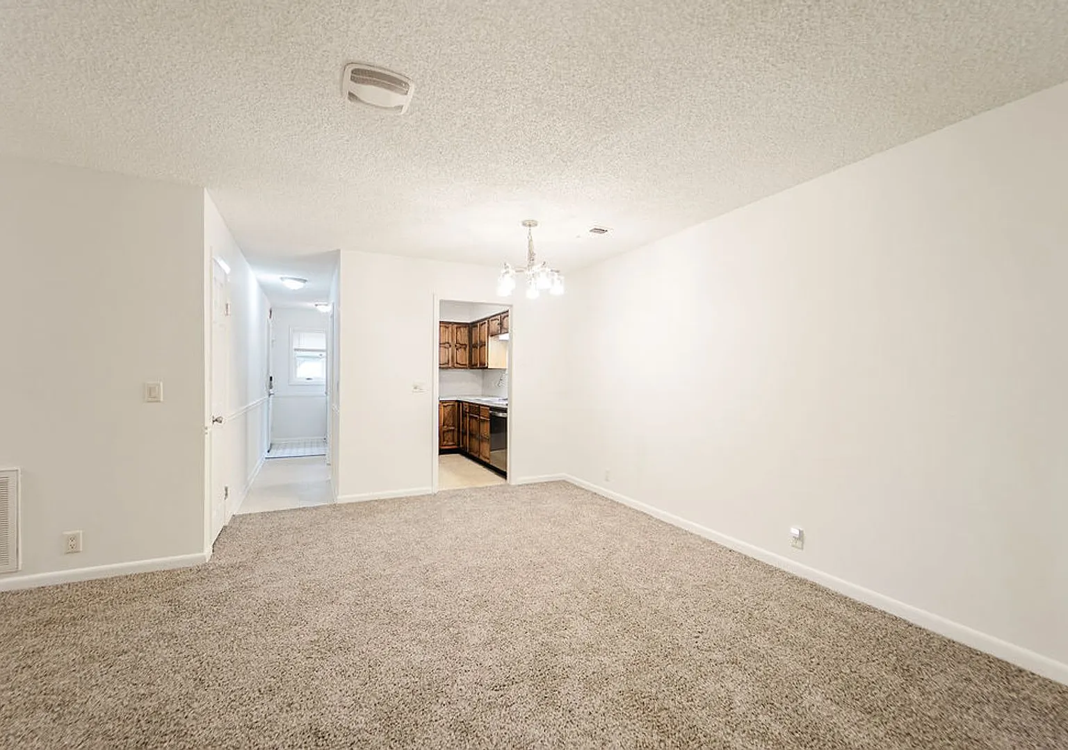 Charming 3 bedroom, 2 bathroom located in the picturesque Hot Springs Village, nearby the Coronad... — Photo 2