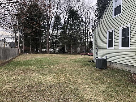 4th image of 13 Clifford Dr