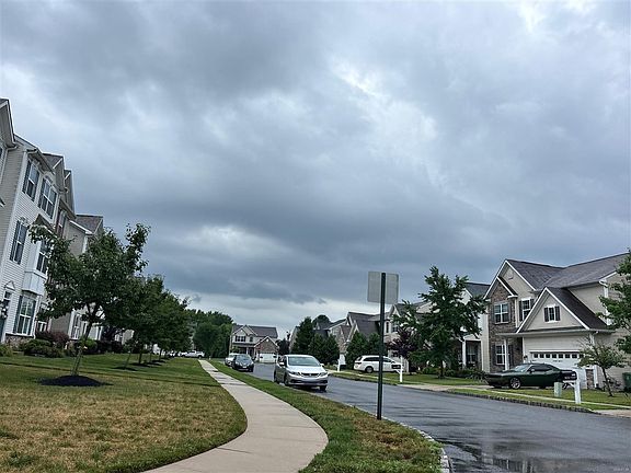 5th image of 472 Salter Ct