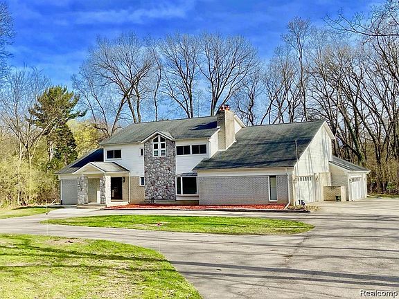 2nd image of 4077 Lincoln Dr