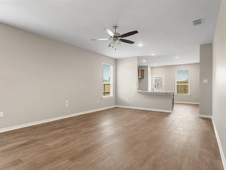 311 Maplewood Cir — Photo 6