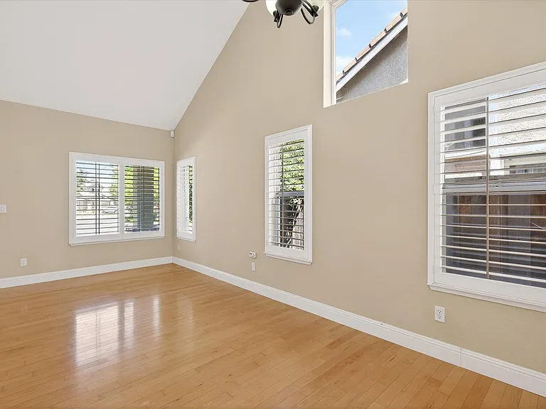 2056 Olivia Ct — Photo 9