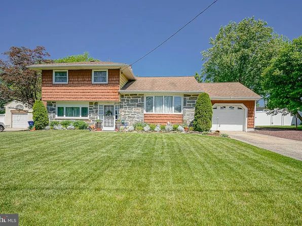 203 Dolores Dr, Cinnaminson, NJ 08077