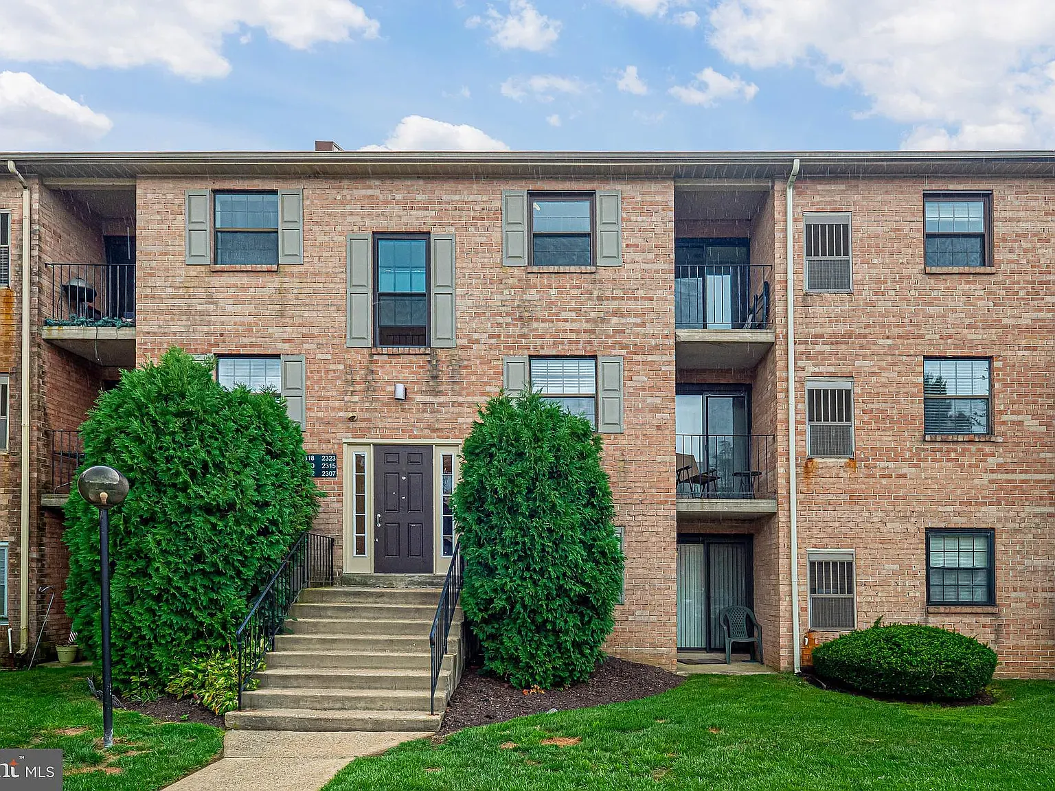 2 bed, 945 sqft, $1,800 — Photo 1